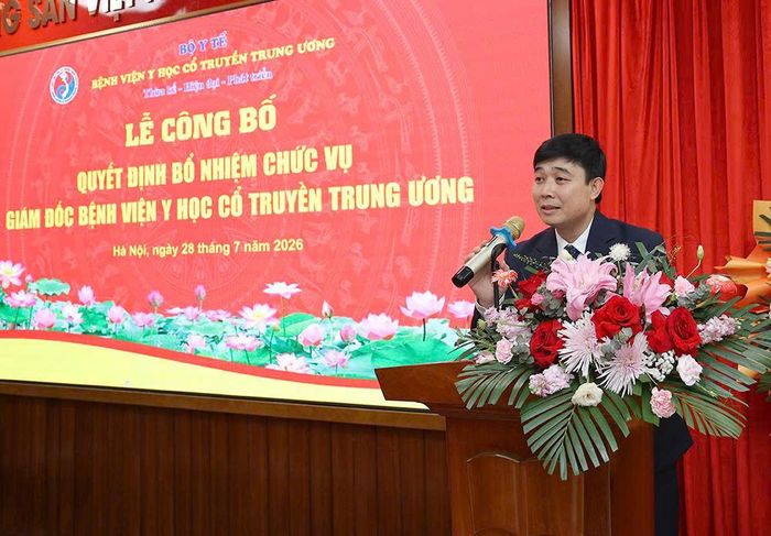 TS.BS Hán Huy Truyền - Giám đốc Bệnh viện Y học cổ truyền TW phát biểu nhận nhiệm vụ. Ảnh: Trần Minh