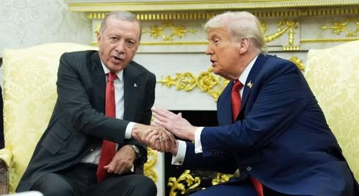 Trong thời gian qua, Thổ Nhĩ Kỳ nhiều lần cáo buộc Israel tìm cách cản trở các nỗ lực ngoại giao giữa Mỹ và Iran, đồng thời chỉ trích các chiến dịch quân sự của Israel tại Dải Gaza, Lebanon và Syria.