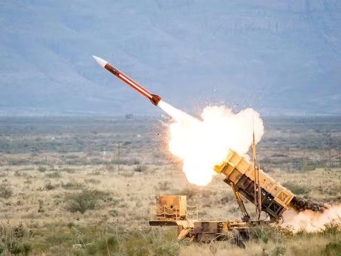 Tính đến đầu năm 2026, năng lực sản xuất tên lửa PAC-3 MSE ước tính đạt khoảng 650 quả mỗi năm. Ngoài ra Mitsubishi Heavy Industries sản xuất khoảng 30 quả tên lửa mỗi năm theo giấy phép tại Nhật Bản.