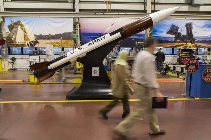 Chủ tịch kiêm Giám đốc điều hành Raytheon - ông Christopher Kallio cho biết trong cuộc họp báo cáo kết quả kinh doanh: “Raytheon đã nhận được các đơn đặt hàng trị giá gần 20 tỷ đô la, dẫn đến tỷ lệ đơn hàng trên doanh thu trong quý 2 năm tài chính 2026 là 2,4".