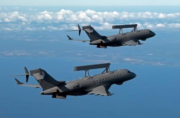 Hệ thống Saab 340 AEW&amp;C loại cũ hiện đang được Saudi Arabia vận hành. Loại máy bay này cũng từng phục vụ Các Tiểu vương quốc Ả Rập Thống nhất, nhưng sau đó đã được thay thế bằng GlobalEye.
