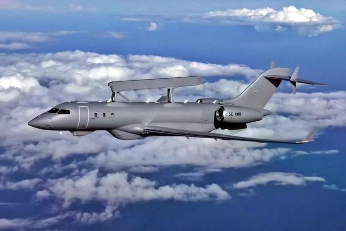 Theo đại diện Saab, radar Erieye ER (Extended Range Radar) giúp tăng tầm phát hiện các mục tiêu trên không có khả năng tàng hình lên khoảng 70% so với phiên bản radar trước đó, đồng thời cũng cung cấp khả năng phát hiện hiệu quả tên lửa hành trình.