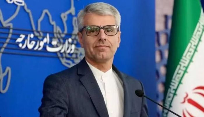 Tuy nhiên, người phát ngôn Bộ Ngoại giao Iran Esmaeil Baghaei bác bỏ thông tin này, khẳng định Tehran hiện không tiến hành bất kỳ cuộc đàm phán nào với Mỹ và cho rằng các thông tin về việc Iran chủ động đề nghị đối thoại là "bịa đặt".