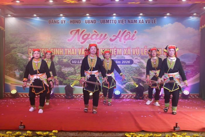 Hát then, sli, lượn của cộng đồng các dân tộc tỉnh Lạng Sơn được gìn giữ qua nhiều thế hệ, trở thành tiết mục không thể thiếu trong những ngày hội.