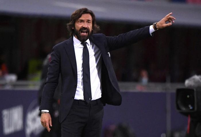  Sự hỗn loạn ở thượng tầng cho thấy vấn đề của "Azzurri" không chỉ nằm ở chiếc ghế HLV trưởng. 