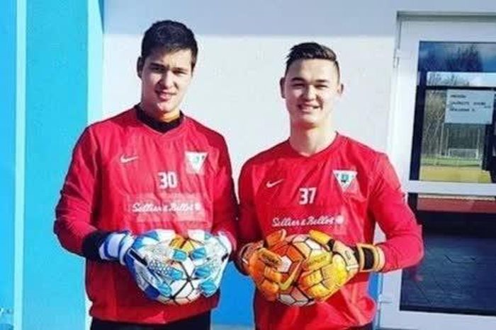  Từ trái sang phải: Nguyễn Filip và Lê Giang Patrik trong màu áo Vlasim năm 2016. 