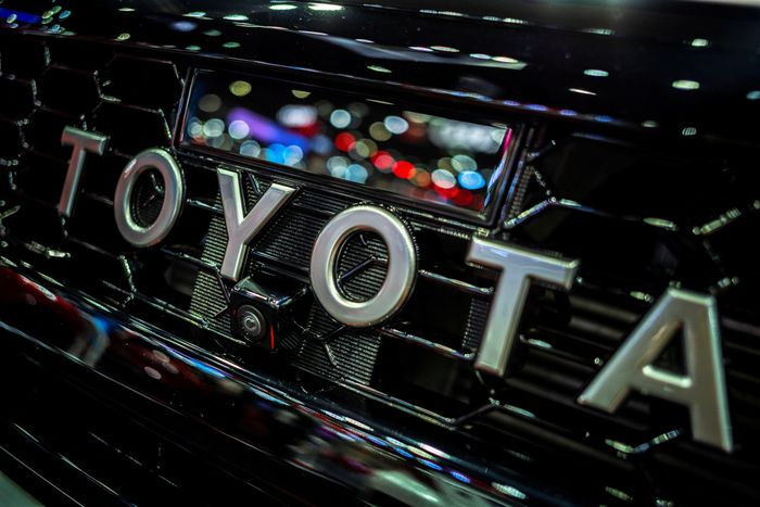  Toyota vẫn là thương hiệu nằm trong top 10 những doanh nghiệp có vốn hóa cao nhất tại Nhật Bản. Tuy nhiên, vị thế đó đang bị đe dọa với các công ty công nghệ, đặc biệt liên quan đến trí tuệ nhân tạo. 
