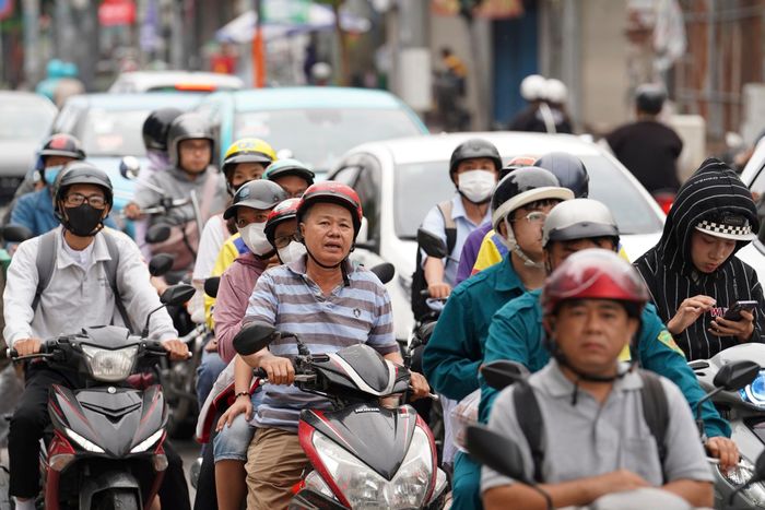  Khu vực này thường xuyên xảy ra ùn tắc giao thông, nhất là vào giờ cao điểm. 