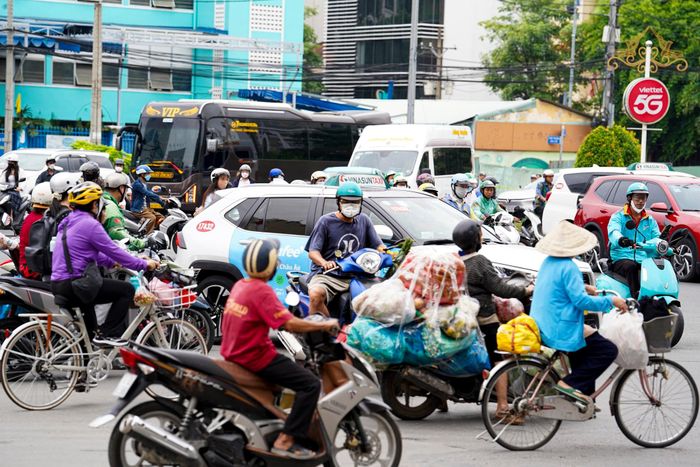  Tình trạng giao thông tại đây thường diễn ra rất lộn xộn vì là khu vực giao nhau của 6 tuyến đường lớn tại trung tâm TP.HCM. 