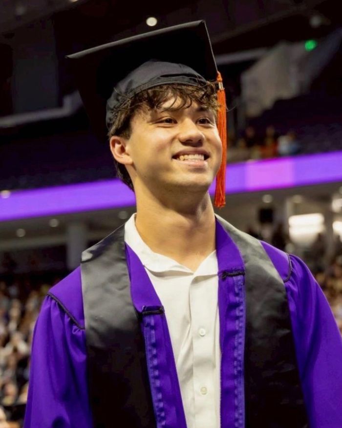  Lucas Dvorak không sử dụng AI để soạn tin nhắn cho bạn gái vì tôn trọng cảm xúc của cô. Ảnh: Northwestern Photography Services.