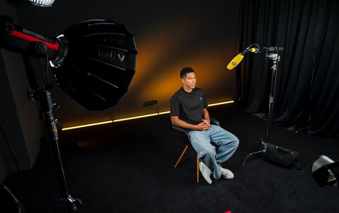 Khác với người anh thường xuyên trở thành tâm điểm truyền thông, Jobe khá kín tiếng trong đời sống cá nhân. Đến nay, tiền vệ người Anh chưa công khai mối quan hệ tình cảm nào. Dù vậy, anh từng có tin đồn hẹn hò Mica Harris, thí sinh chương trình truyền hình thực tế Love Island, sau khi cô tiết lộ từng quen một số cầu thủ bóng đá. Tuy nhiên, thông tin này chưa bao giờ được xác nhận. Điểm kết nối duy nhất giữa hai người chỉ là một lượt thích trên Instagram đã bị xóa. Jobe hiện sở hữu hơn 4 triệu lượt theo dõi trên trang cá nhân Instagram, thu hút lượng tương tác lớn nhờ những bài đăng về sự nghiệp sân cỏ và cuộc sống cá nhân.