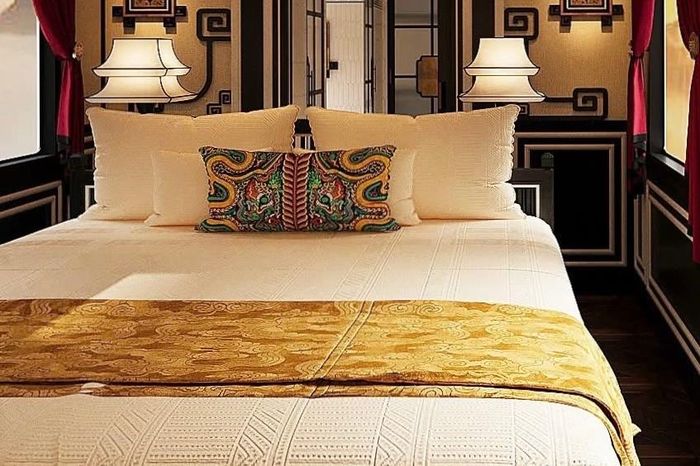  Một khoang lưu trú độc bản có giá gần 1,7 tỷ đồng cho hành trình xuyên Việt trên tàu du lịch hạng sang của đơn vị.