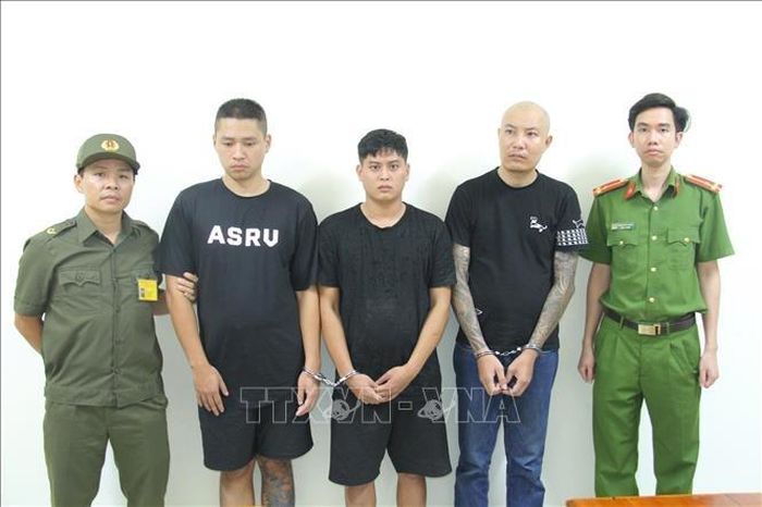 Các đối tượng tại cơ quan điều tra. Ảnh: TTXVN.