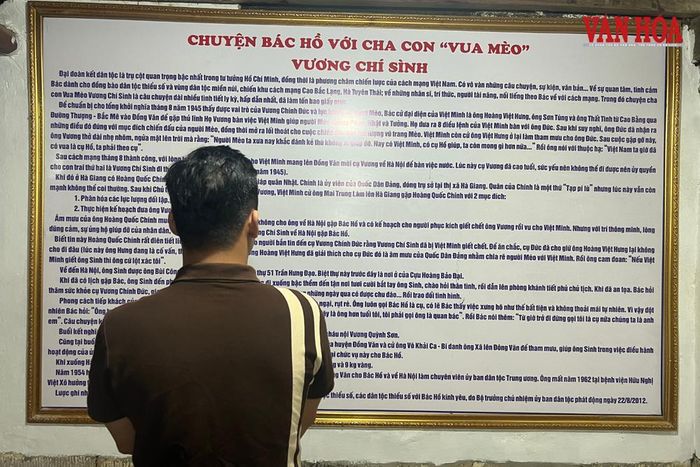 Khách du lịch đến tham quan Dinh thự