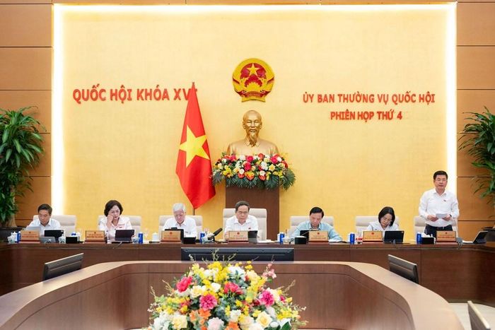 Phó Chủ tịch Quốc hội Nguyễn Hồng Diên kết luận nội dung thảo luận