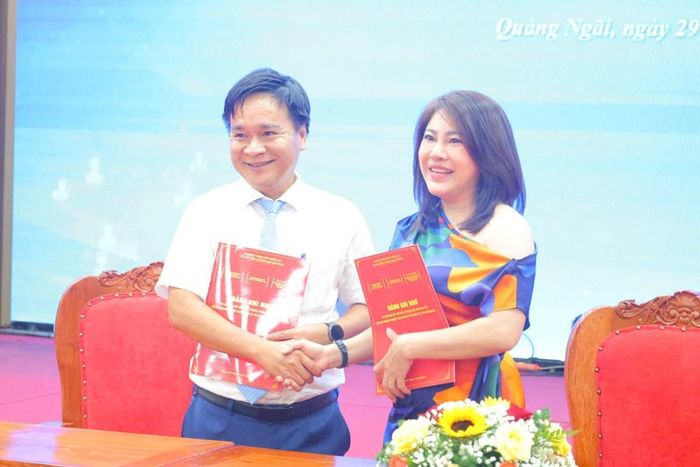 Lễ ký kết hợp tác giữa Trung tâm Xúc tiến Đầu tư, Thương mại và Du lịch tỉnh Quảng Ngãi với các doanh nghiệp