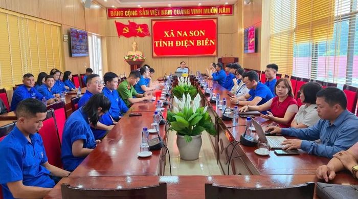 Đại diện đoàn viên, thanh niên tại điểm cầu xã Na Sơn