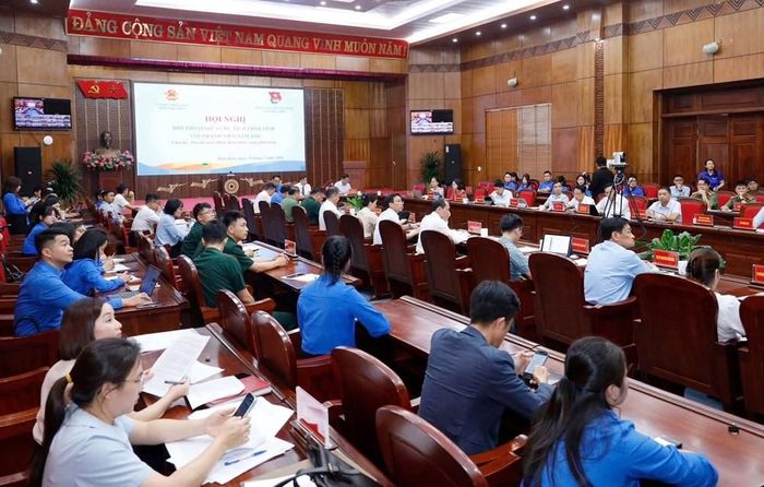 Tại Hội nghị, Chủ tịch UBND tỉnh và lãnh đạo các sở, ngành đã trao đổi, làm rõ các nội dung thuộc thẩm quyền và ghi nhận đề xuất, kiến nghị của thanh niên để chỉ đạo giải quyết