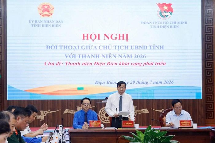 Chủ tịch UBND tỉnh Điện Biên Lê Văn Lương cùng Giám đốc Sở Nội vụ Nguyễn Tiến Đạt và Bí thư Tỉnh đoàn Mùa Chiến Thắng đồng chủ trì Hội nghị