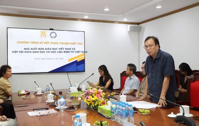 Ông Nguyễn Tiến Thanh – Chủ tịch HĐTV, Tổng Giám đốc NXBGDVN phát biểu tại buổi lễ