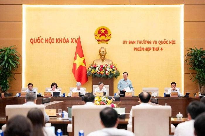 Ủy ban Thường vụ Quốc hội cho ý kiến về dự án Luật Nhà ở (sửa đổi)