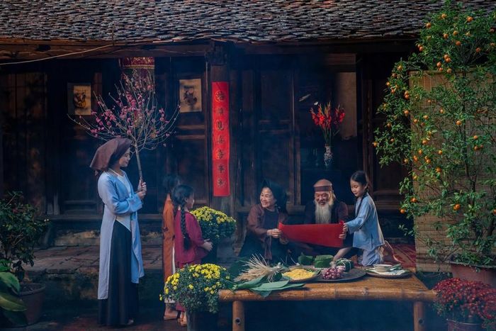 Đối với người Việt Nam, Tết Nguyên đán là dịp mọi người trong gia đình sum vầy bên nhau, tận hưởng niềm vui đoàn viên. Ảnh: TTXVN