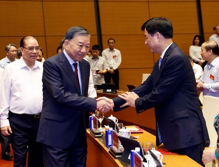 Tổng Bí thư, Chủ tịch nước Tô Lâm và đồng chí Nguyễn Duy Ngọc, Ủy viên Bộ Chính trị, Bí thư Trung ương Đảng, Trưởng Ban Tổ chức Trung ương dự hội nghị tại điểm cầu trung tâm - Hội trường Diên Hồng, Nhà Quốc hội (Hà Nội). Ảnh: Thống Nhất – TTXVN