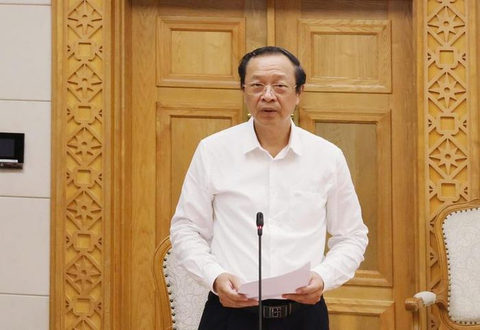 Thứ trưởng Thường trực Bộ GDĐT Phạm Ngọc Thưởng báo cáo - Ảnh: VGP/Thu Sa