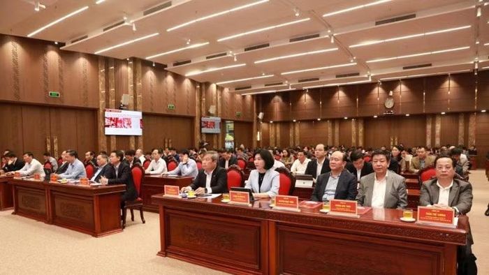 Các đồng chí lãnh đạo thành phố Hà Nội nghiêm túc học tập, quán triệt Nghị quyết số 80-NQ/TW của Bộ Chính trị về phát triển văn hóa Việt Nam.