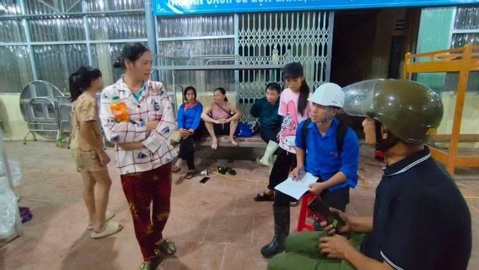 Các hộ dân được bố trí chỗ ở tạm thời tại Trường tiểu học và trung học cơ sở Bản Xèo.