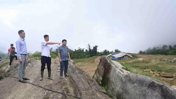 Lãnh đạo Ủy ban nhân dân xã Bản Xèo thường xuyên kiểm tra, đánh giá các khu vực có nguy cơ sạt lở để có phương án ứng phó kịp thời.