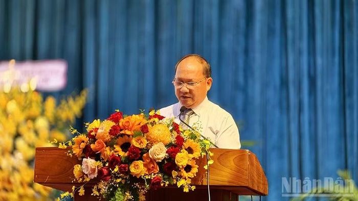 Đồng chí Rah Lan Chung phát biểu chào mừng.
