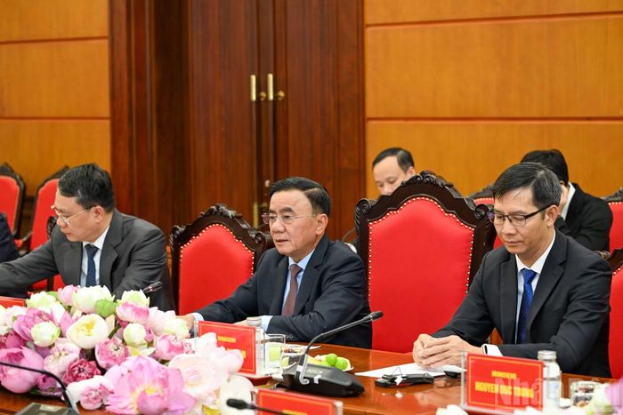 Thường trực Ban Bí thư Trần Cẩm Tú phát biểu tại cuộc tiếp. (Ảnh: DUY LINH)