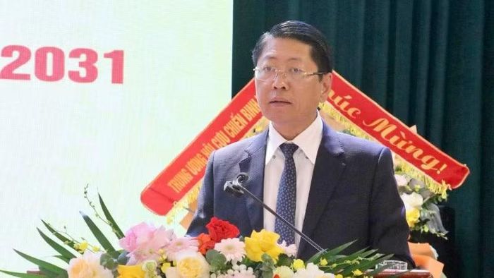Đồng chí Trần Song Tùng, Phó Chủ tịch Thường trực Ủy ban nhân dân tỉnh Ninh Bình phát biểu tại Đại hội.