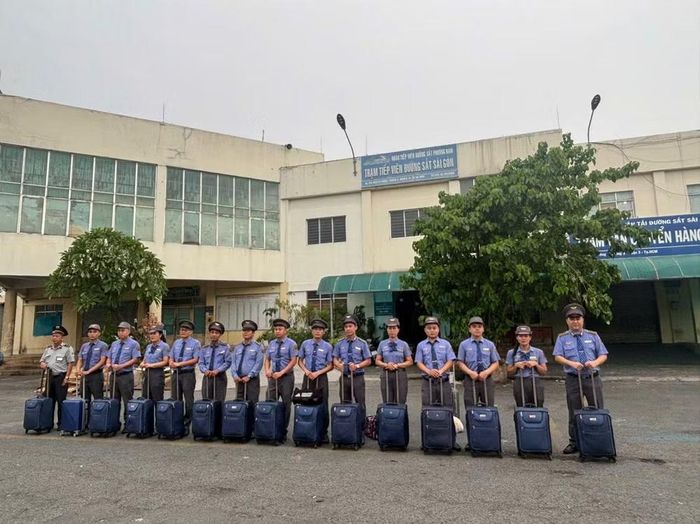 Thành viên tổ tàu SE9. (Ảnh: VNR)