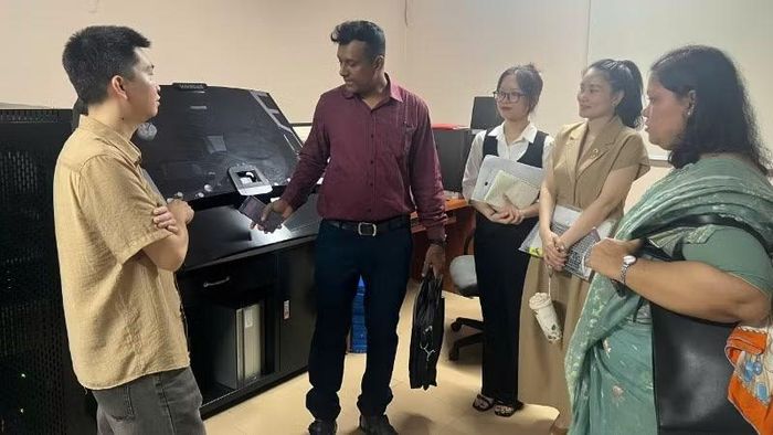 Không chỉ tiếp thu quy trình từ phía Viện Phim Việt Nam, các chuyên gia từ Bangladesh còn đưa ra những tư vấn kỹ thuật có tính ứng dụng cao.