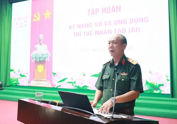 Thiếu tướng Phạm Đức Tiếp, Phó Giám đốc Học viện Quân y phát biểu khai mạc tập huấn.