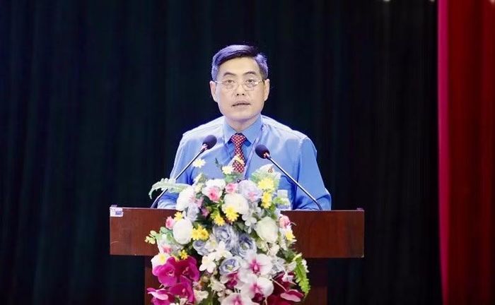 Đồng chí Tẩn Minh Long, Phó Chủ tịch Ủy ban Mặt trận Tổ quốc Việt Nam tỉnh, Chủ tịch Liên đoàn Lao động tỉnh Điện Biên biểu dương kết quả phát triển đoàn viên, tổ chức công đoàn của các cấp công đoàn Điện Biên đạt được.
