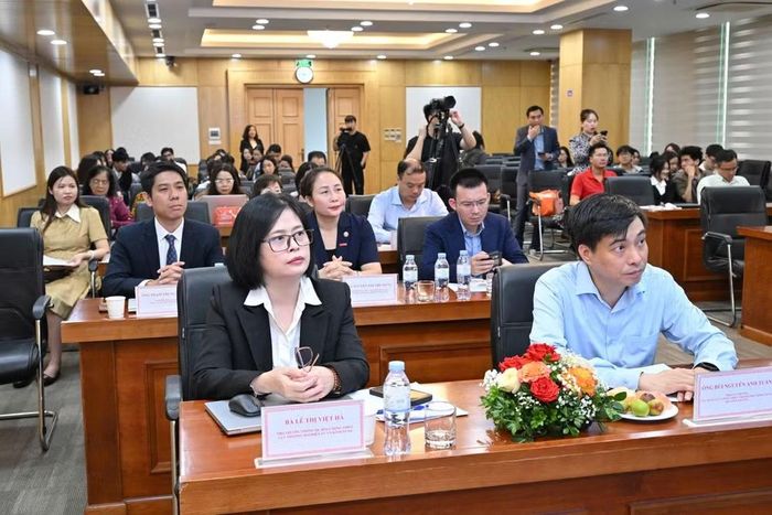 Hội thảo "Ngành thực phẩm và hàng tiêu dùng nhanh trước làn sóng tiêu dùng xanh và chuyển đổi số".