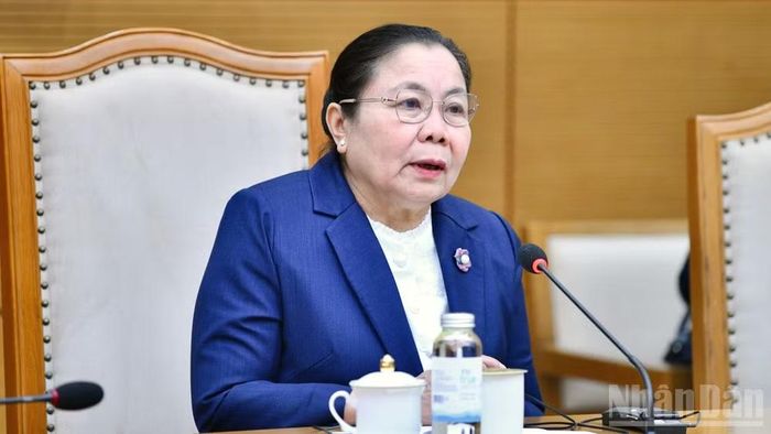  Đồng chí Sisay Leudetmounsone, Trưởng Ban Tổ chức Trung ương Đảng Nhân dân Cách mạng Lào phát biểu ý kiến tại buổi tiếp. (Ảnh: THANH GIANG) 