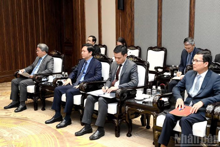 Các đại biểu Việt Nam tham dự cuộc tiếp.