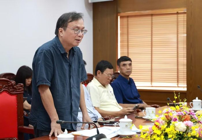 Chủ tịch Hội đồng thành viên, Tổng Giám đốc Nhà xuất bản Giáo dục Việt Nam Nguyễn Tiến Thanh phát biểu ý kiến.