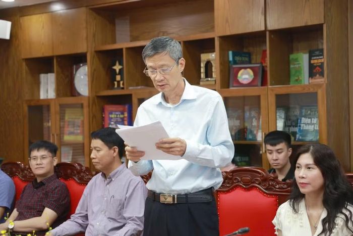 Chủ tịch Hiệp hội Sách giáo dục và Học liệu điện tử Việt Nam Nguyễn Khắc Khanh phát biểu ý kiến.