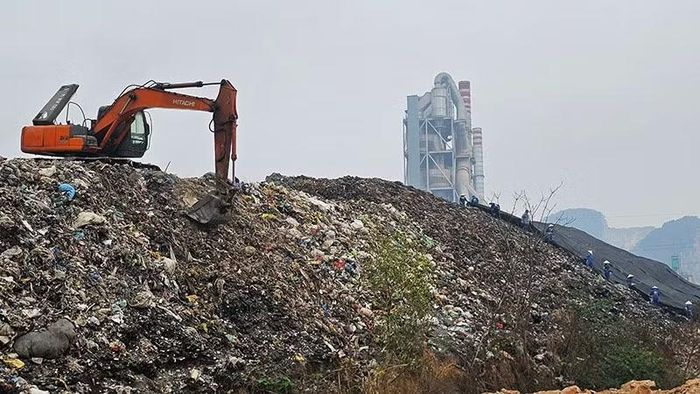 Bãi chứa rác thải ở phường Bỉm Sơn, tỉnh Thanh Hóa.