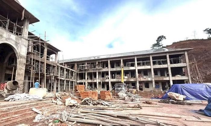 Trường nội trú liên cấp Sín Thầu hiện thuộc nhóm dự án chậm tiến độ, luôn được tỉnh Điện Biên quan tâm chỉ đạo.