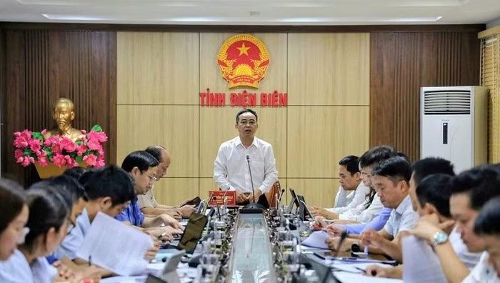 Đồng chí Nguyễn Văn Đoạt, Phó Chủ tịch Ủy ban nhân dân tỉnh Điện Biên phát biểu tại buổi làm việc với 4 xã biên giới, nhằm đẩy nhanh tiến độ xây dựng, đưa trường nội trú liên cấp vào hoạt động.