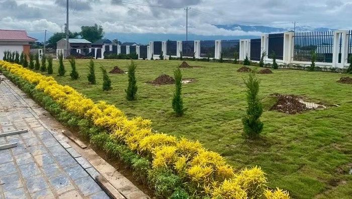 Tại Trường nội trú liên cấp Thanh Nưa đến thời điểm này nhà thầu xây dựng là Công ty Thương mại-Xây dựng số 6 Điện Biên đã hoàn thành xây dựng, lắp đặt thiết bị phòng học. Cảnh quan trong khuôn viên trường đã cơ bản hoàn thiện.