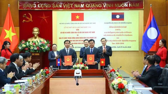 Lễ ký Bản ghi nhớ hợp tác giai đoạn 2026-2030 giữa Bộ Nội vụ Việt Nam và Ban Tổ chức Trung ương Đảng Nhân dân Cách mạng Lào. (Ảnh Moha)