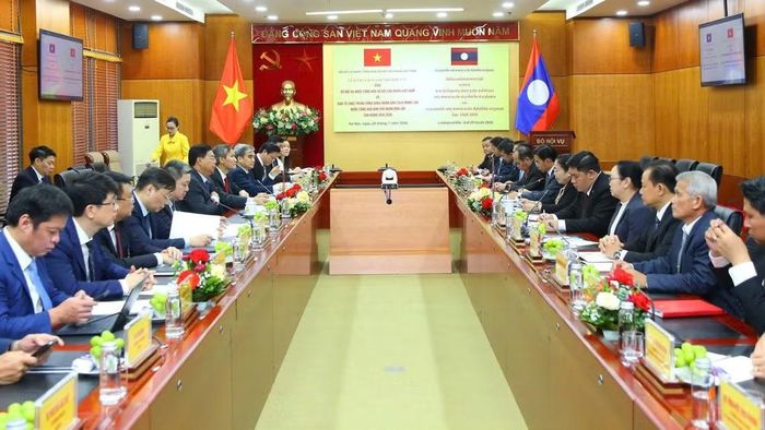 Quang cảnh hội đàm giữa Bộ Nội vụ Việt Nam và Ban Tổ chức Trung ương Đảng Nhân dân Cách mạng Lào. (Ảnh Moha)