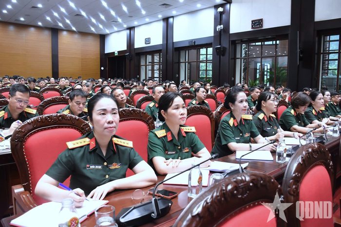 Các đại biểu dự hội nghị tại điểm cầu Hội trường Bộ Quốc phòng. 
